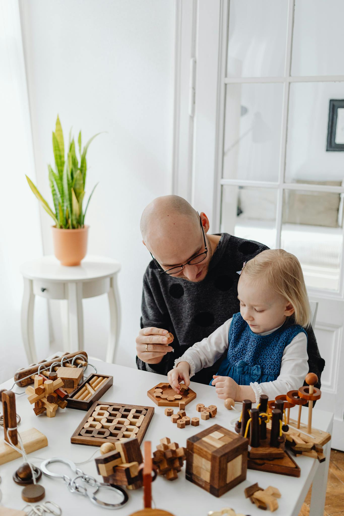 Father and daughter bonding over educational wooden toys at home, enhancing problem-solving skills.